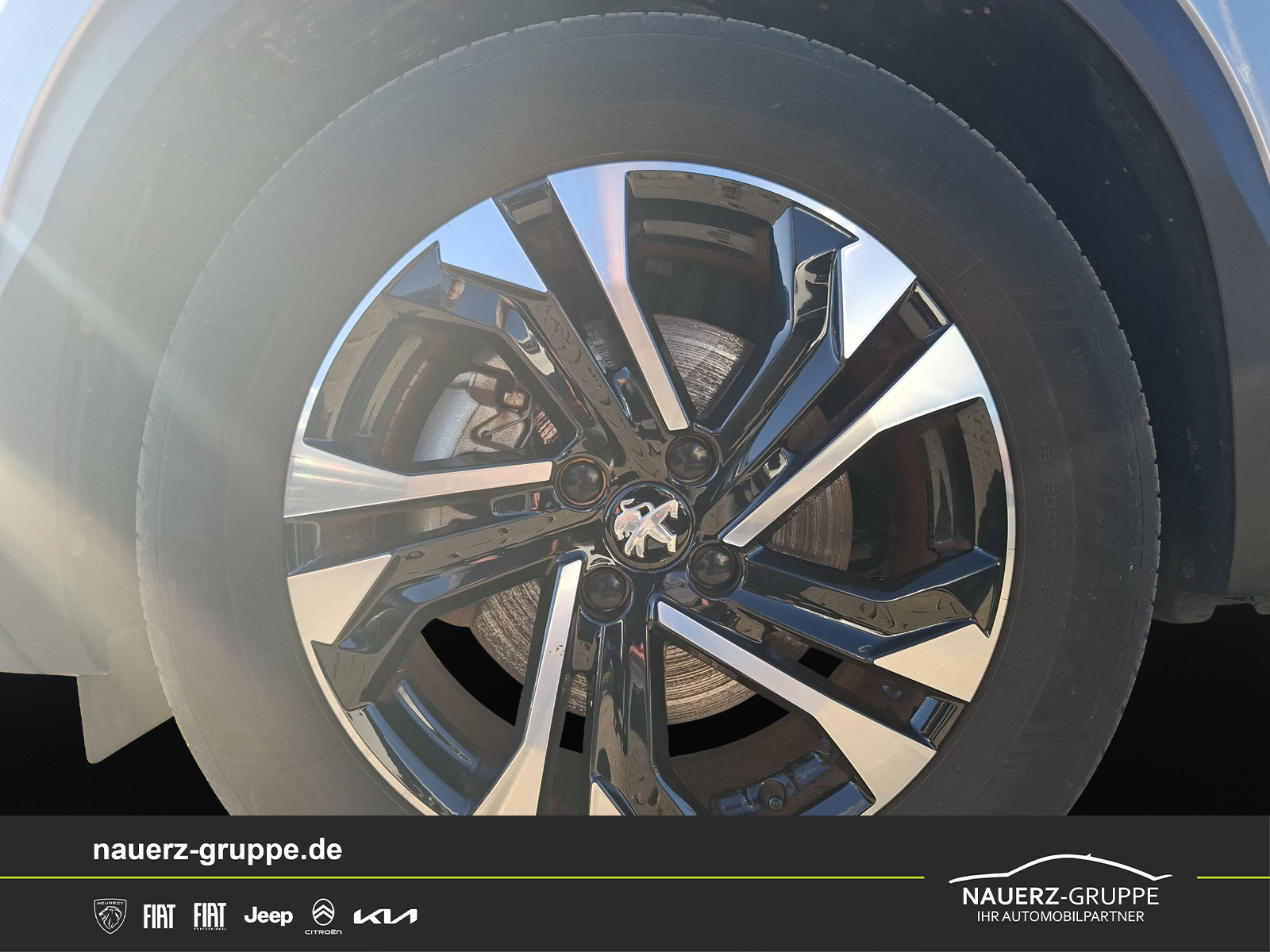 Fahrzeugabbildung Peugeot 2008 e- Allure 136