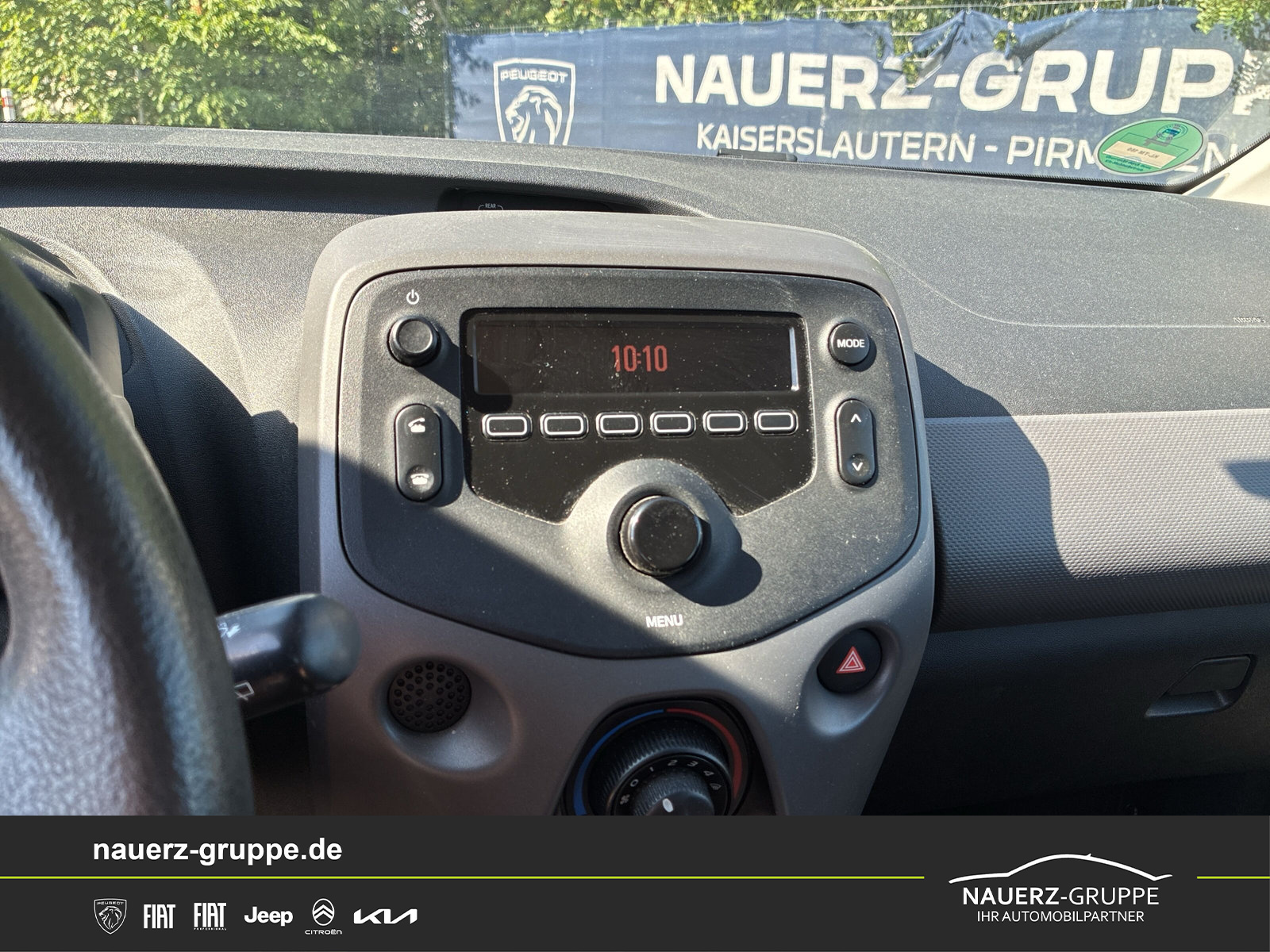 Fahrzeugabbildung Peugeot 108 Active 72PS - mit KI generiert/bearbeitet