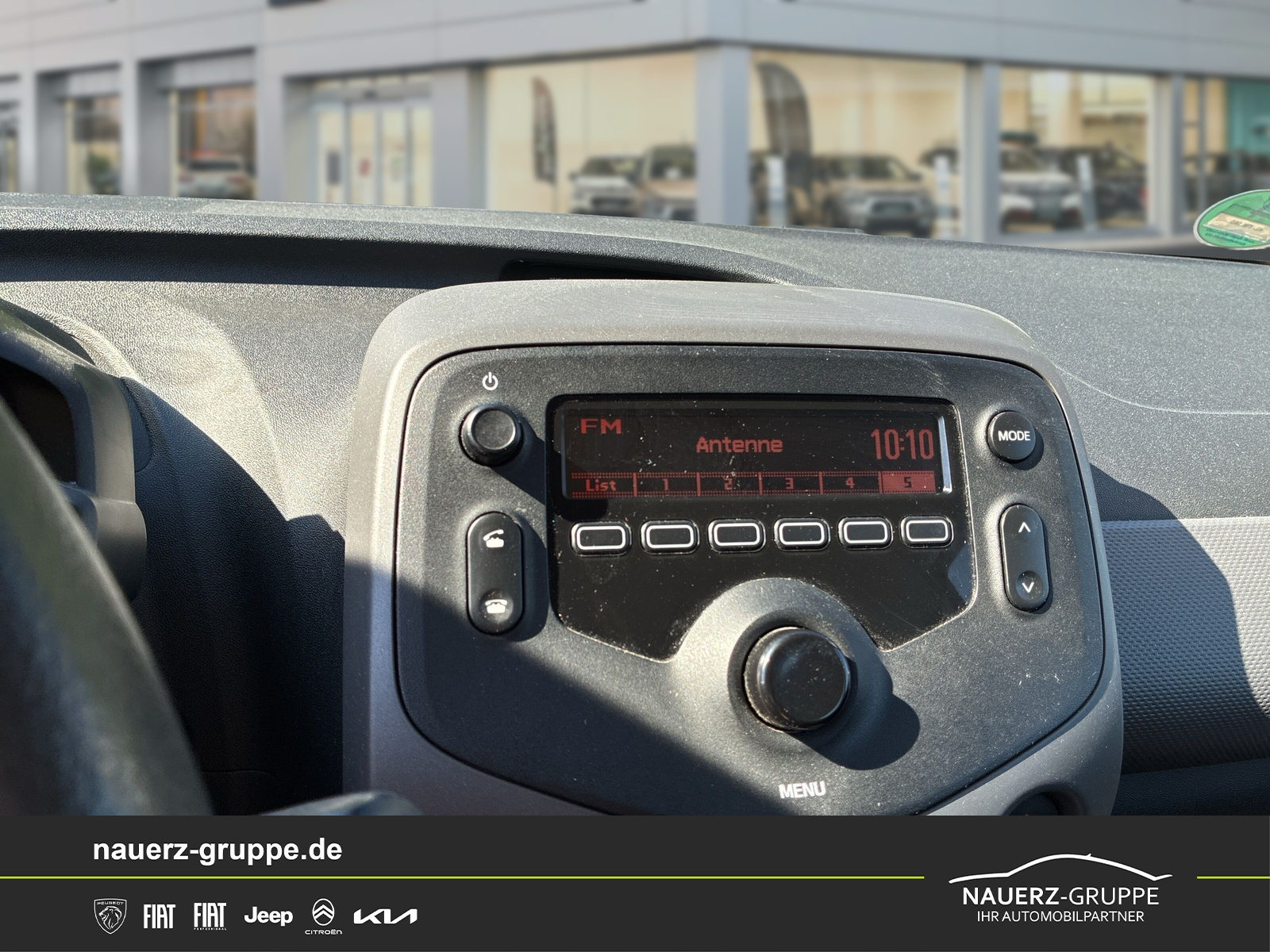 Fahrzeugabbildung Peugeot 108 Active 72PS - mit KI generiert/bearbeitet