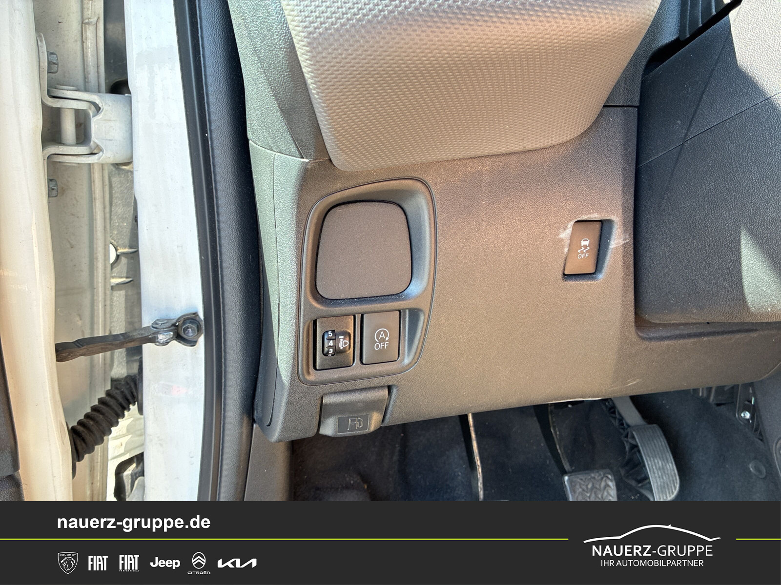Fahrzeugabbildung Peugeot 108 Active 72PS - mit KI generiert/bearbeitet