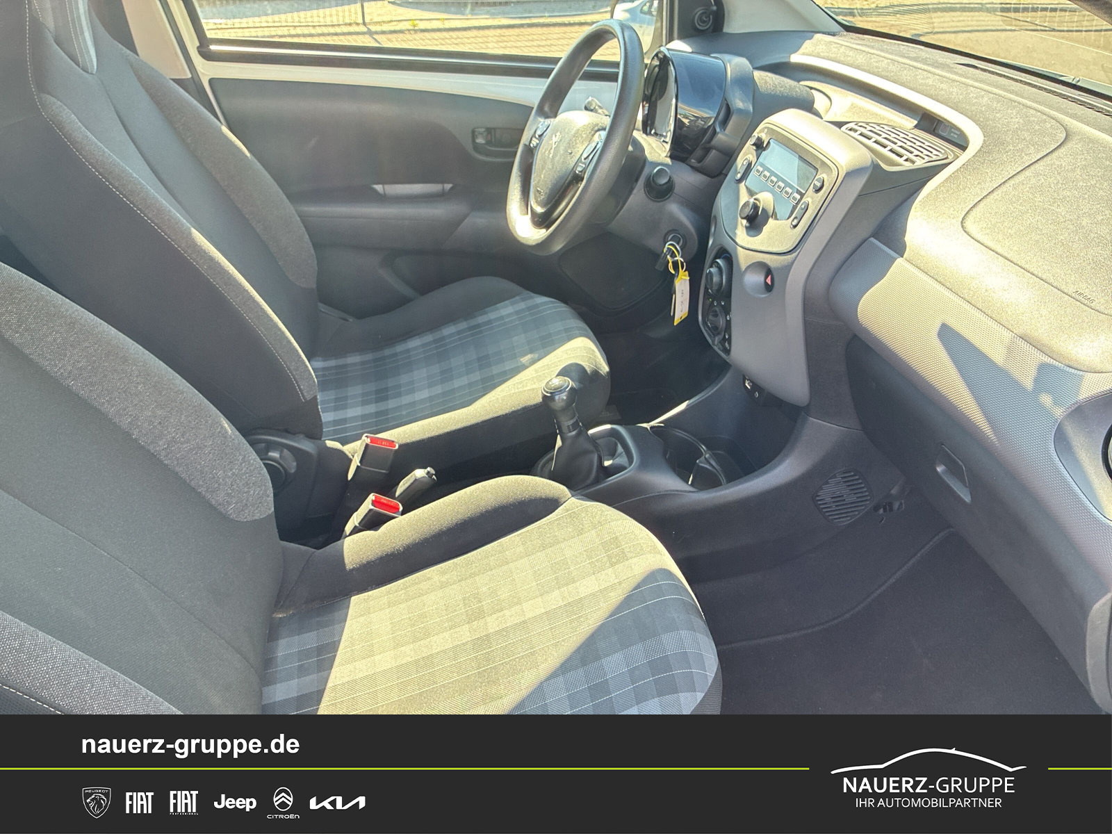 Fahrzeugabbildung Peugeot 108 Active 72PS - mit KI generiert/bearbeitet