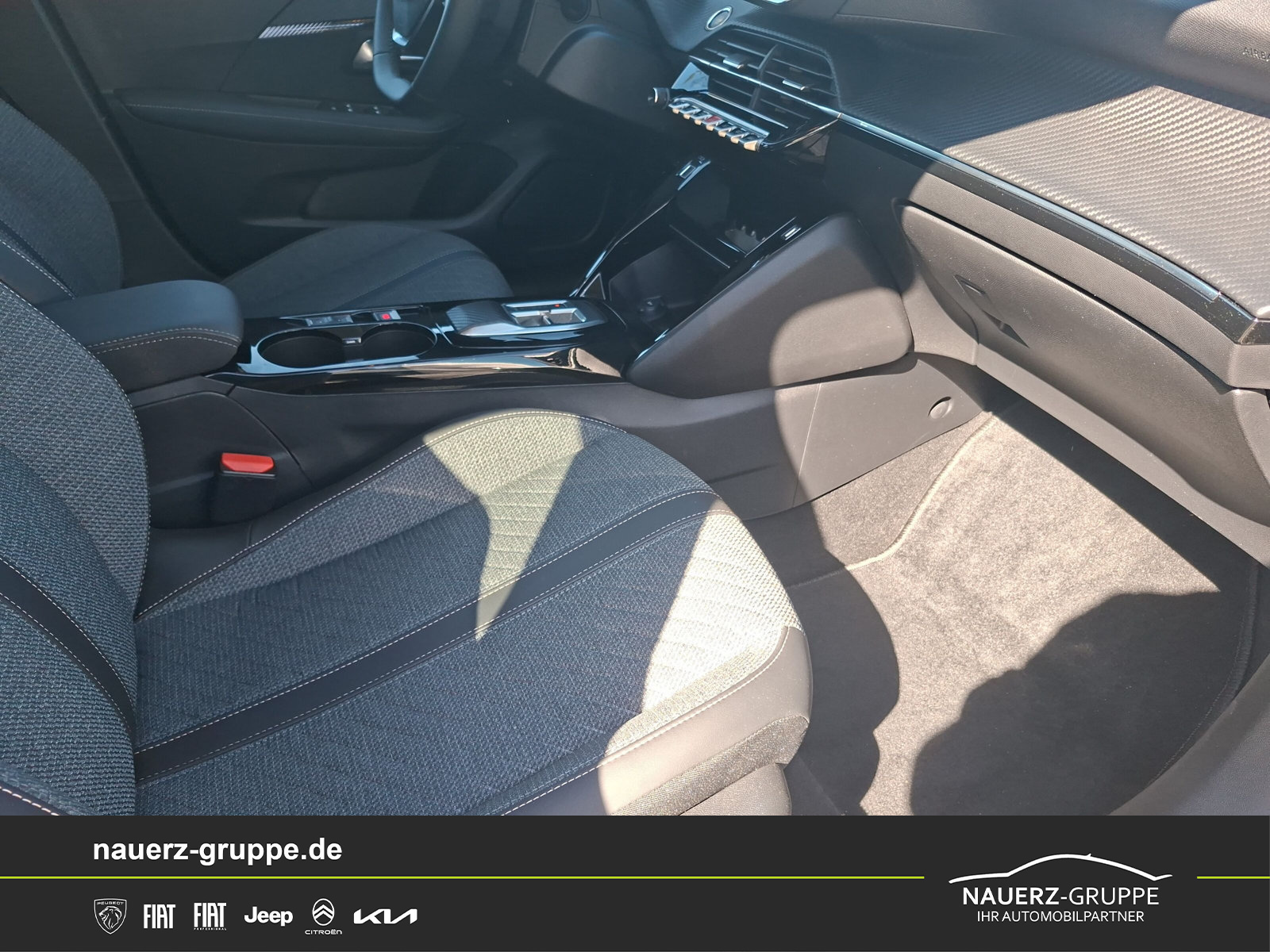 Fahrzeugabbildung Peugeot 208 e- Style 136