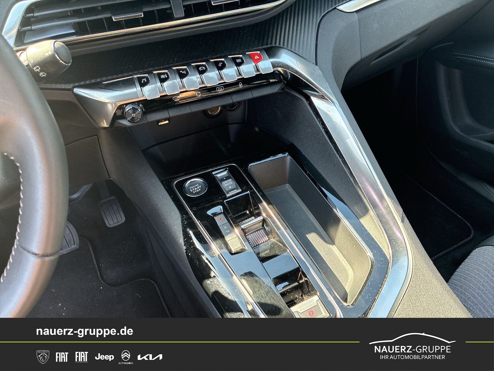 Fahrzeugabbildung Peugeot 3008 Hybrid 136 Allure Pack