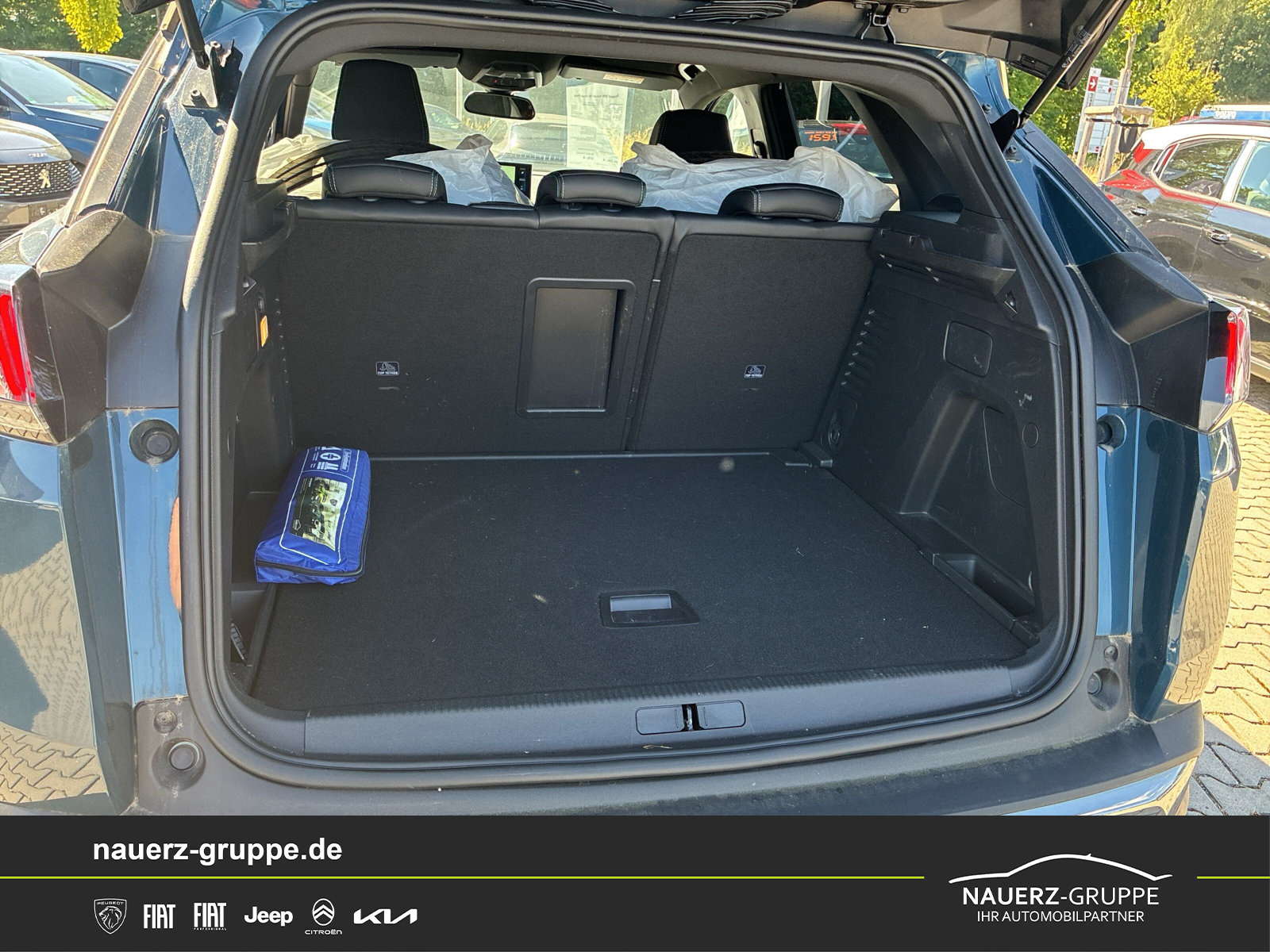 Fahrzeugabbildung Peugeot 3008 Hybrid 136 Allure Pack