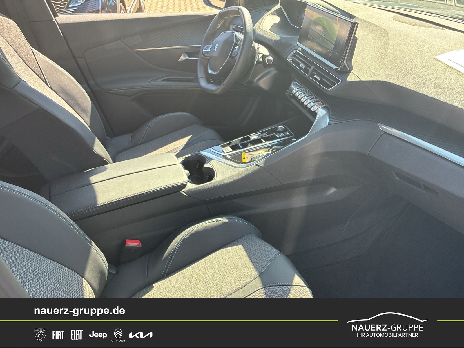 Fahrzeugabbildung Peugeot 3008 Hybrid 136 Allure Pack