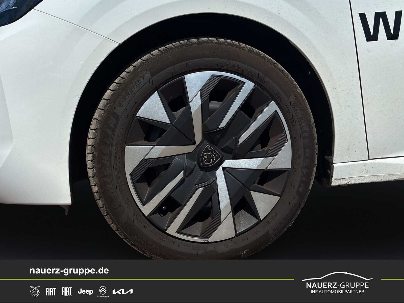 Fahrzeugabbildung Peugeot 208 Style PureTech 100