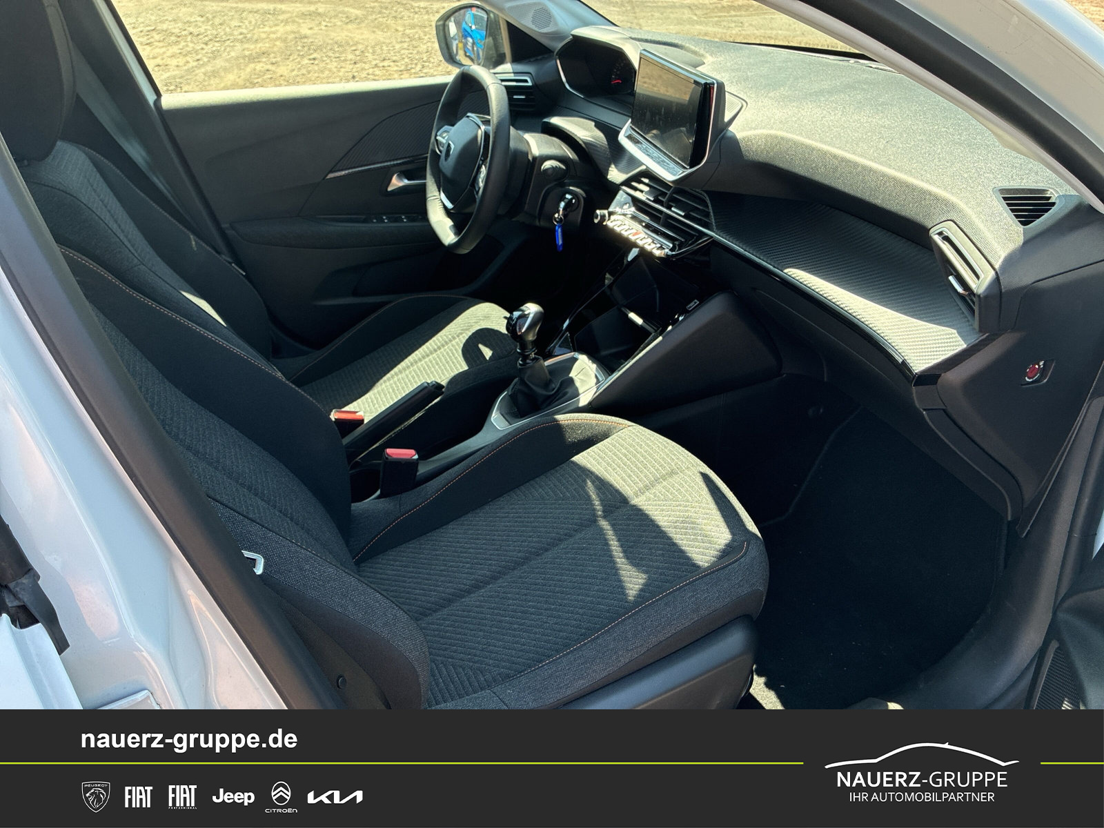 Fahrzeugabbildung Peugeot 208 Style PureTech 100