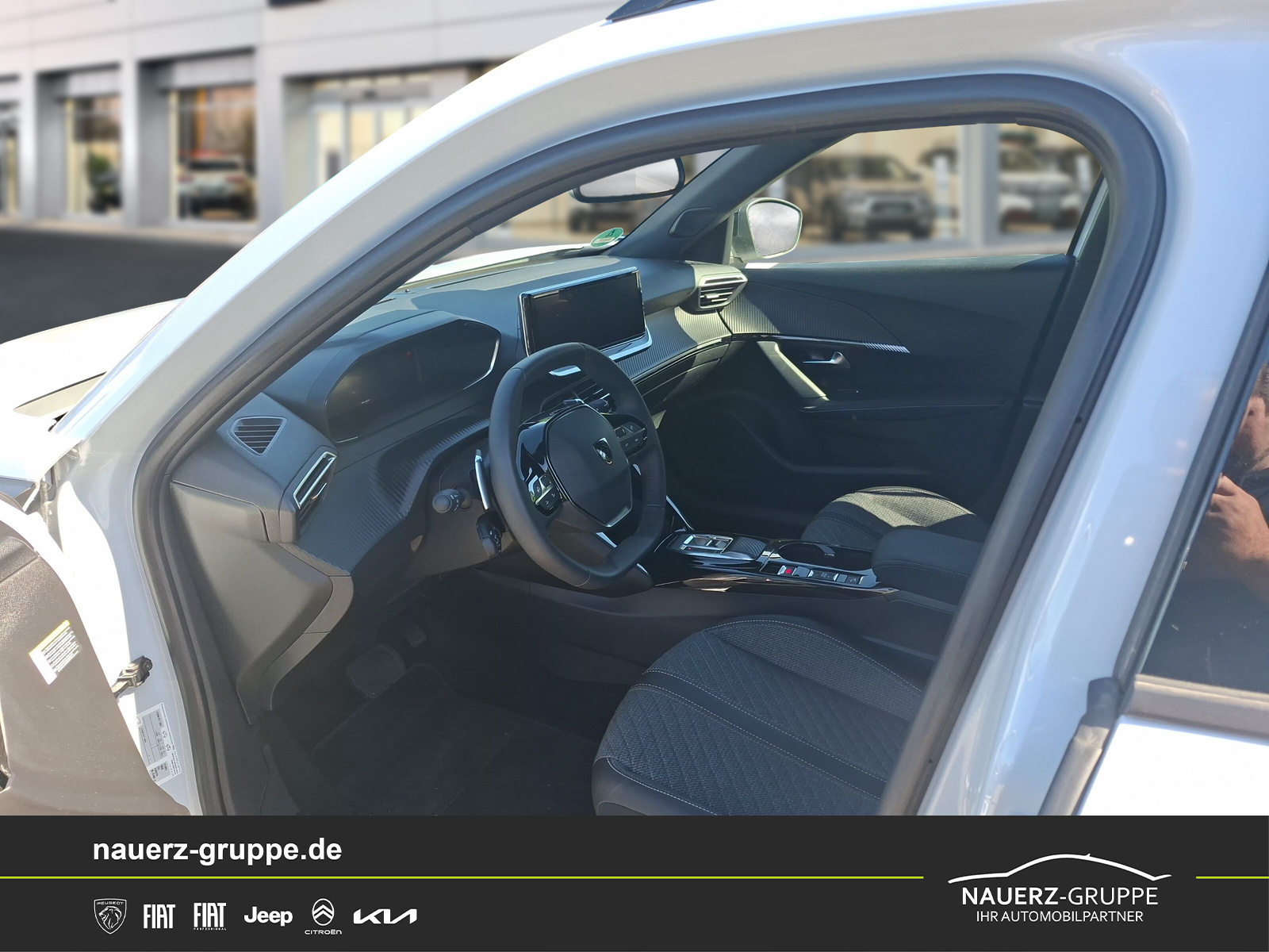 Fahrzeugabbildung Peugeot 2008 Allure PureTech 130 EAT8