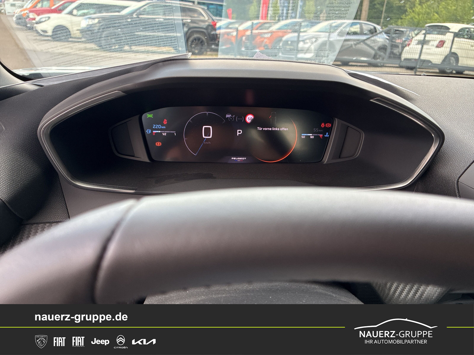 Fahrzeugabbildung Peugeot 2008 Allure Hybrid 145 - mit KI generiert/bearbeitet