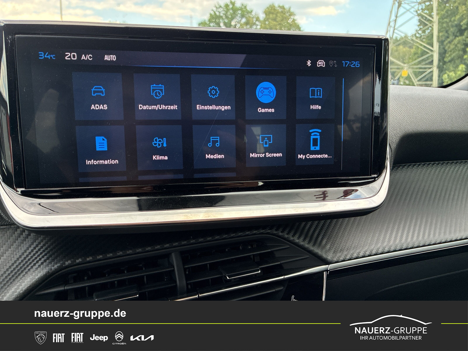 Fahrzeugabbildung Peugeot 2008 Allure Hybrid 145 - mit KI generiert/bearbeitet