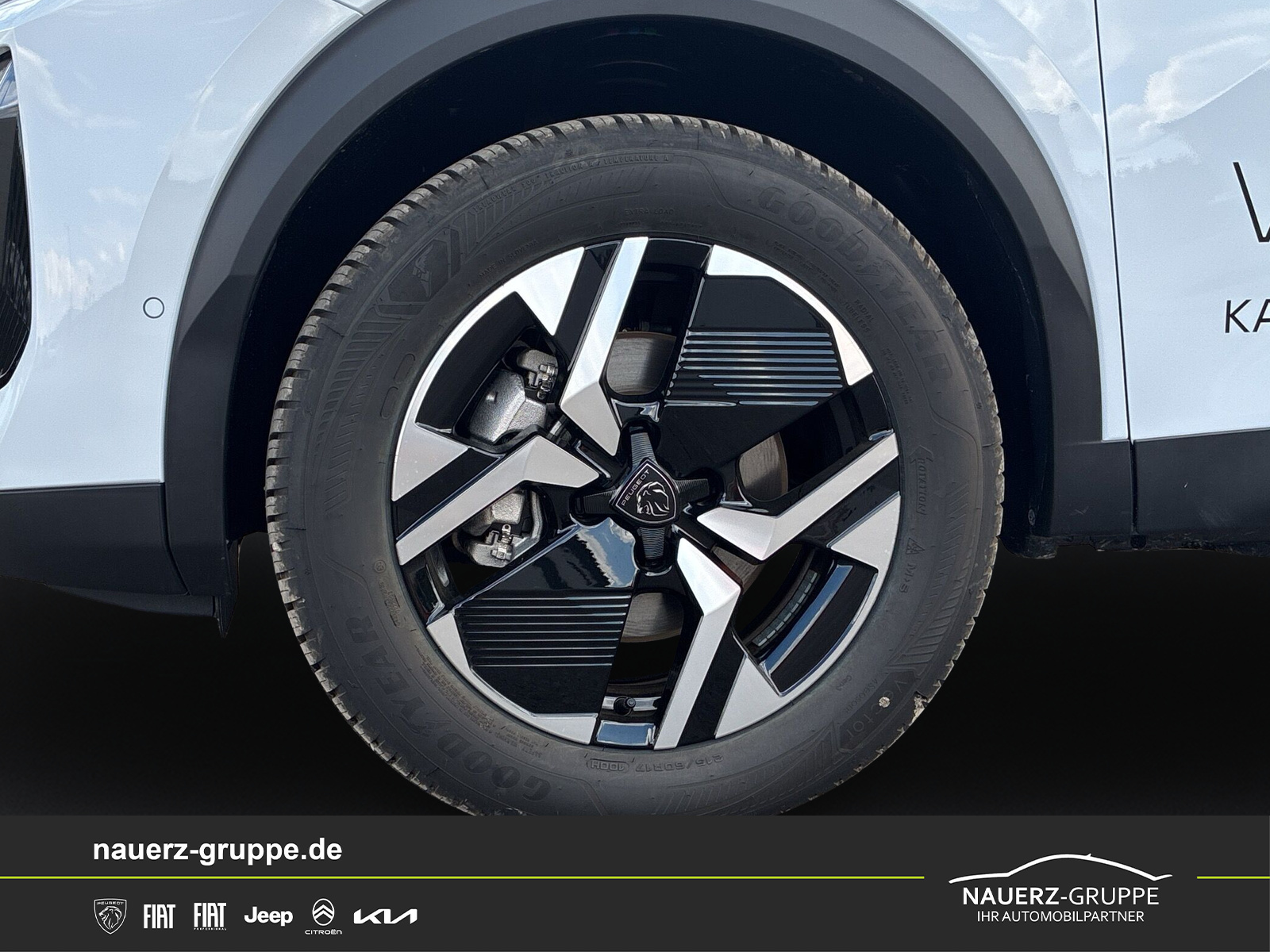Fahrzeugabbildung Peugeot 2008 Allure Hybrid 145 - mit KI generiert/bearbeitet