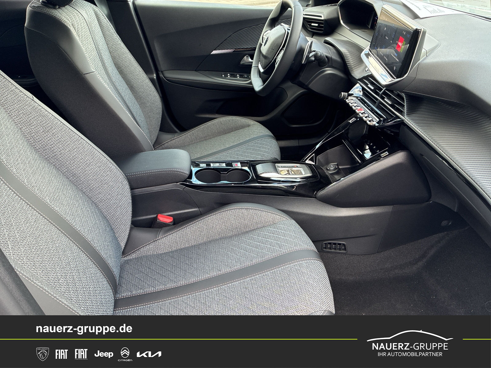 Fahrzeugabbildung Peugeot 2008 Allure Hybrid 145 - mit KI generiert/bearbeitet