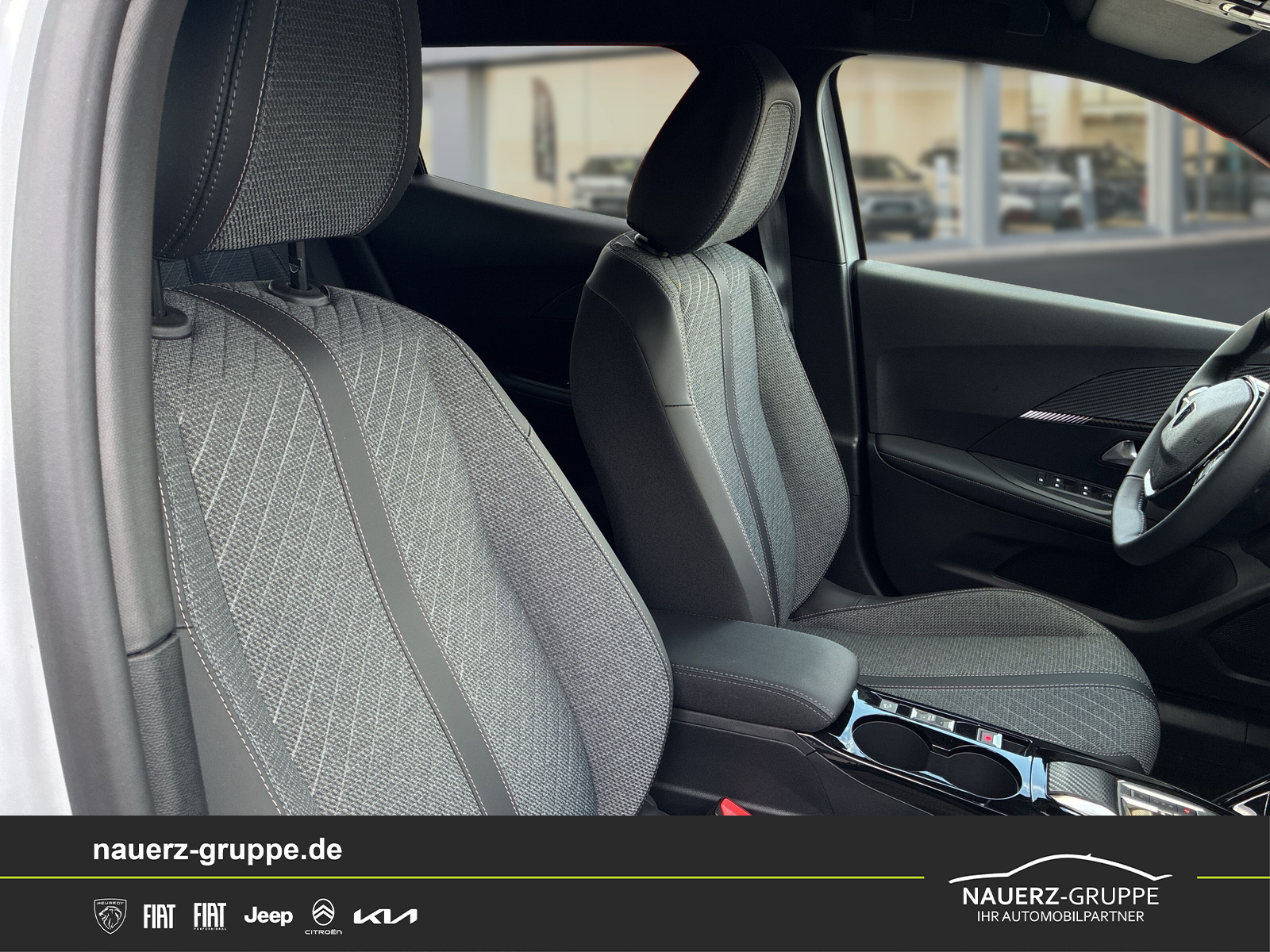 Fahrzeugabbildung Peugeot 2008 Allure Hybrid 145 - mit KI generiert/bearbeitet