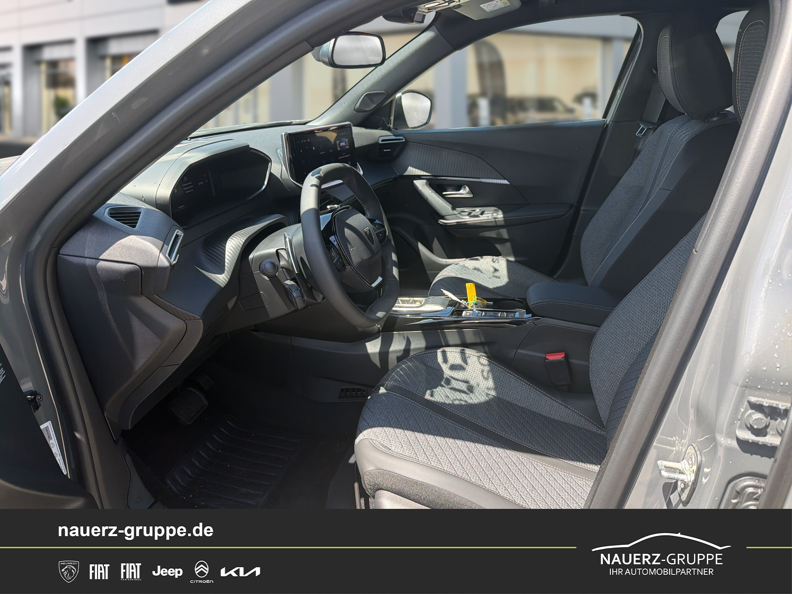 Fahrzeugabbildung Peugeot 2008 Hybrid 145 Allure