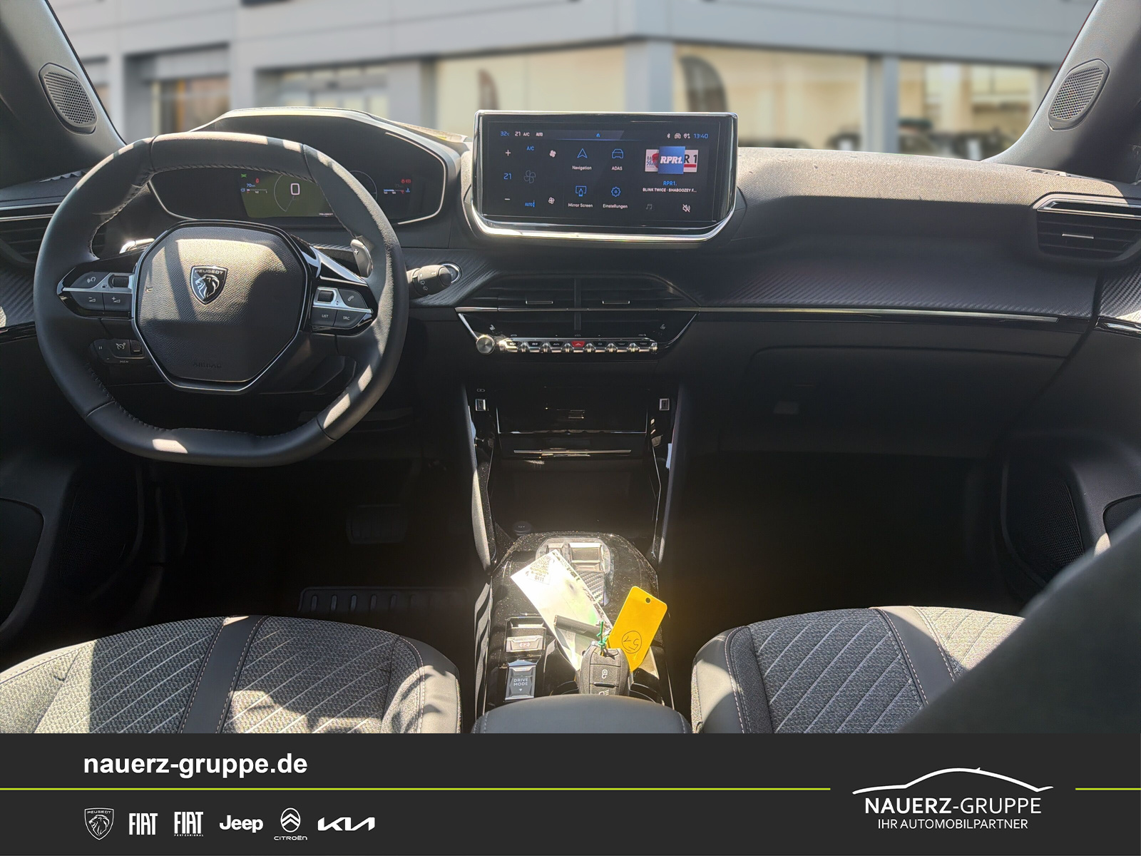 Fahrzeugabbildung Peugeot 2008 Hybrid 145 Allure