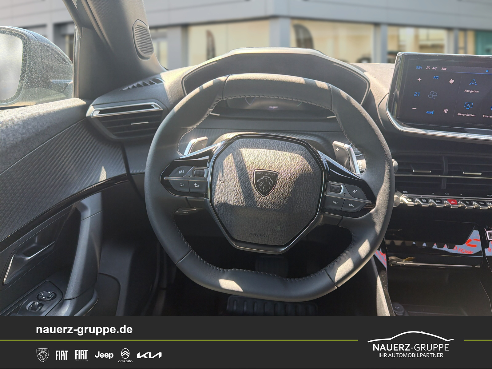 Fahrzeugabbildung Peugeot 2008 Hybrid 145 Allure