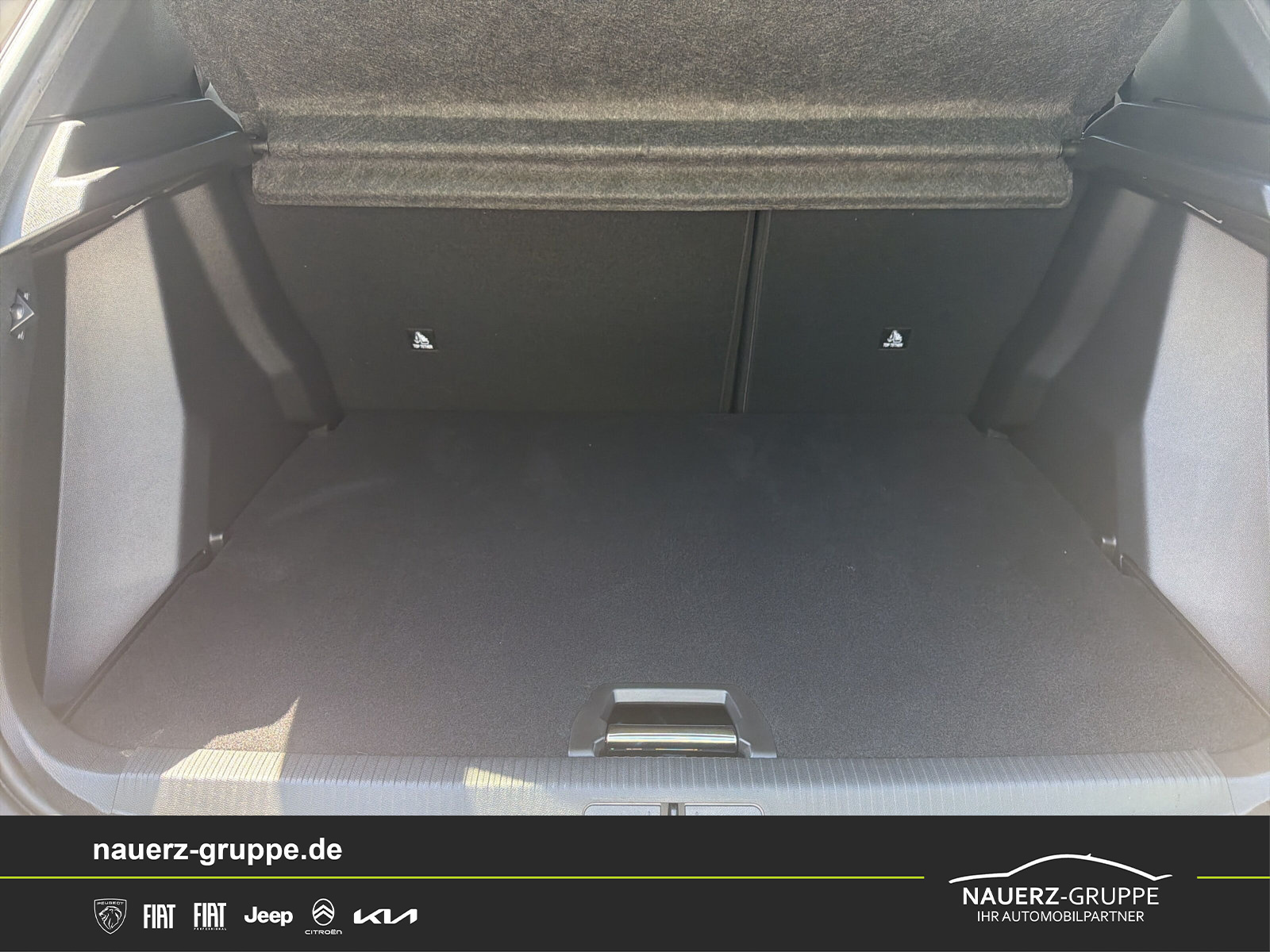 Fahrzeugabbildung Peugeot 2008 Hybrid 145 Allure