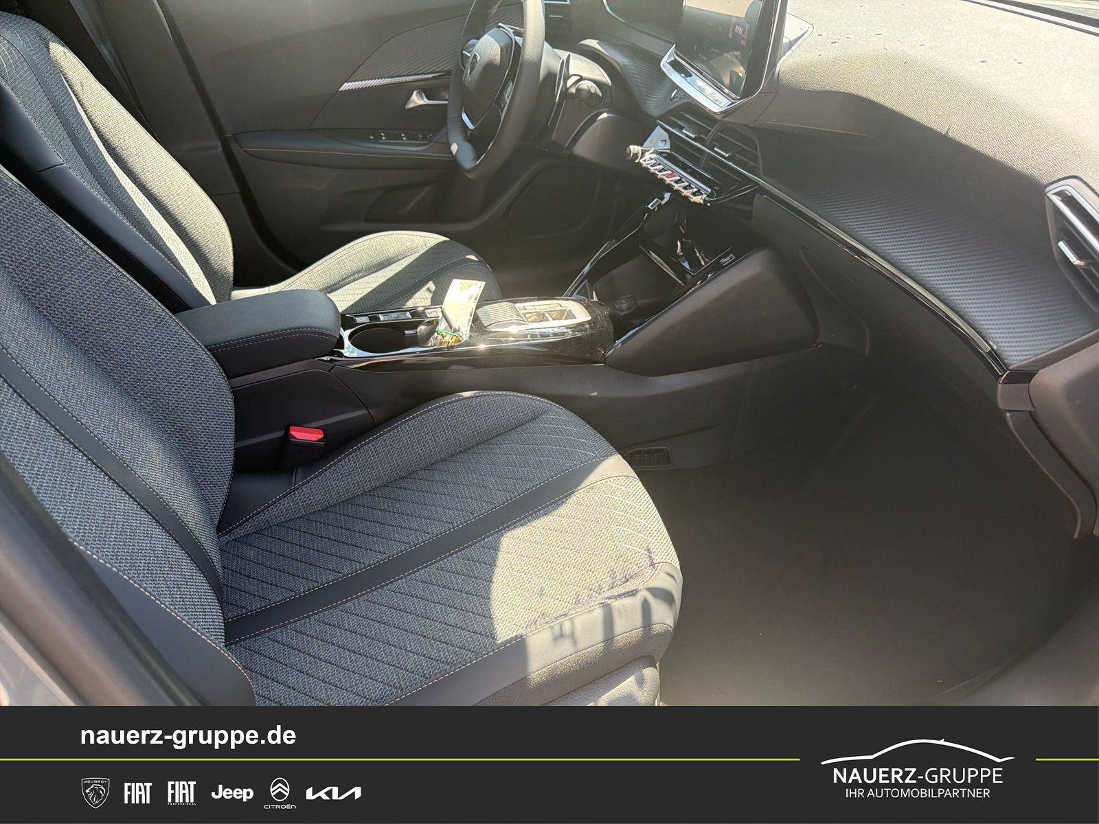 Fahrzeugabbildung Peugeot 2008 Hybrid 145 Allure