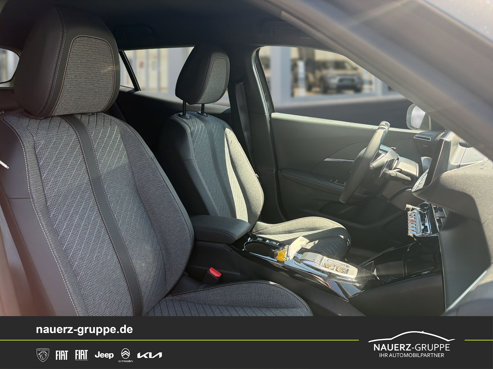 Fahrzeugabbildung Peugeot 2008 Hybrid 145 Allure