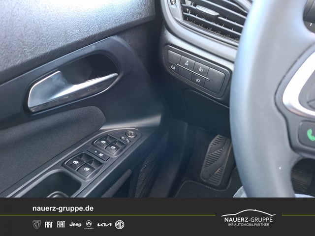 Fahrzeugabbildung Fiat Tipo Kombi Cross