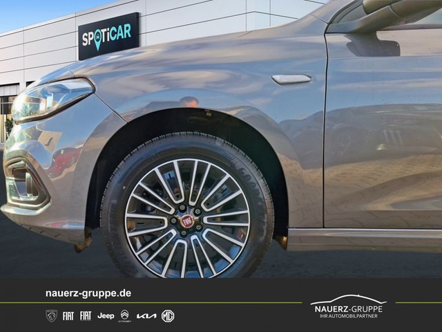 Fahrzeugabbildung Fiat Tipo Kombi Cross