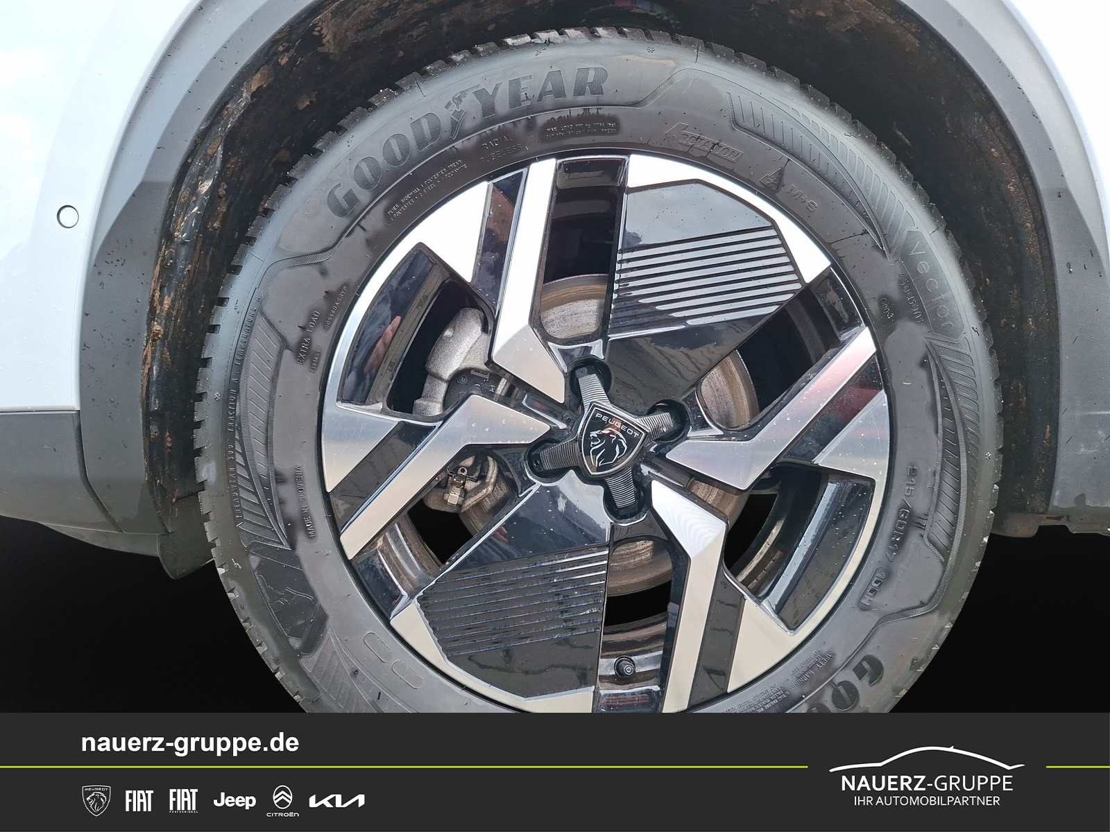 Fahrzeugabbildung Peugeot 2008 GT Hybrid 145 e DSC 6