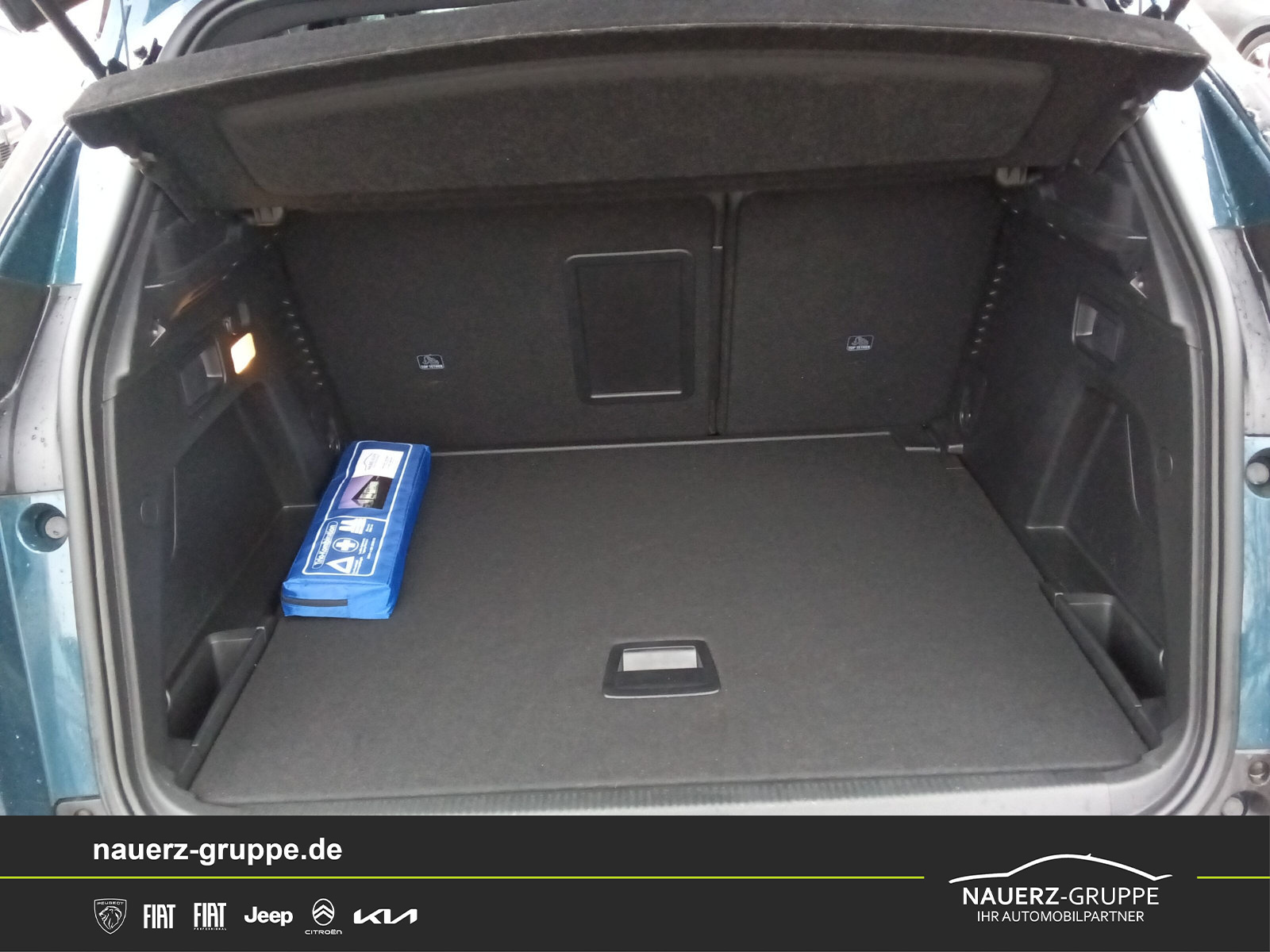 Fahrzeugabbildung Peugeot 3008 Allure Pack PureTech 130