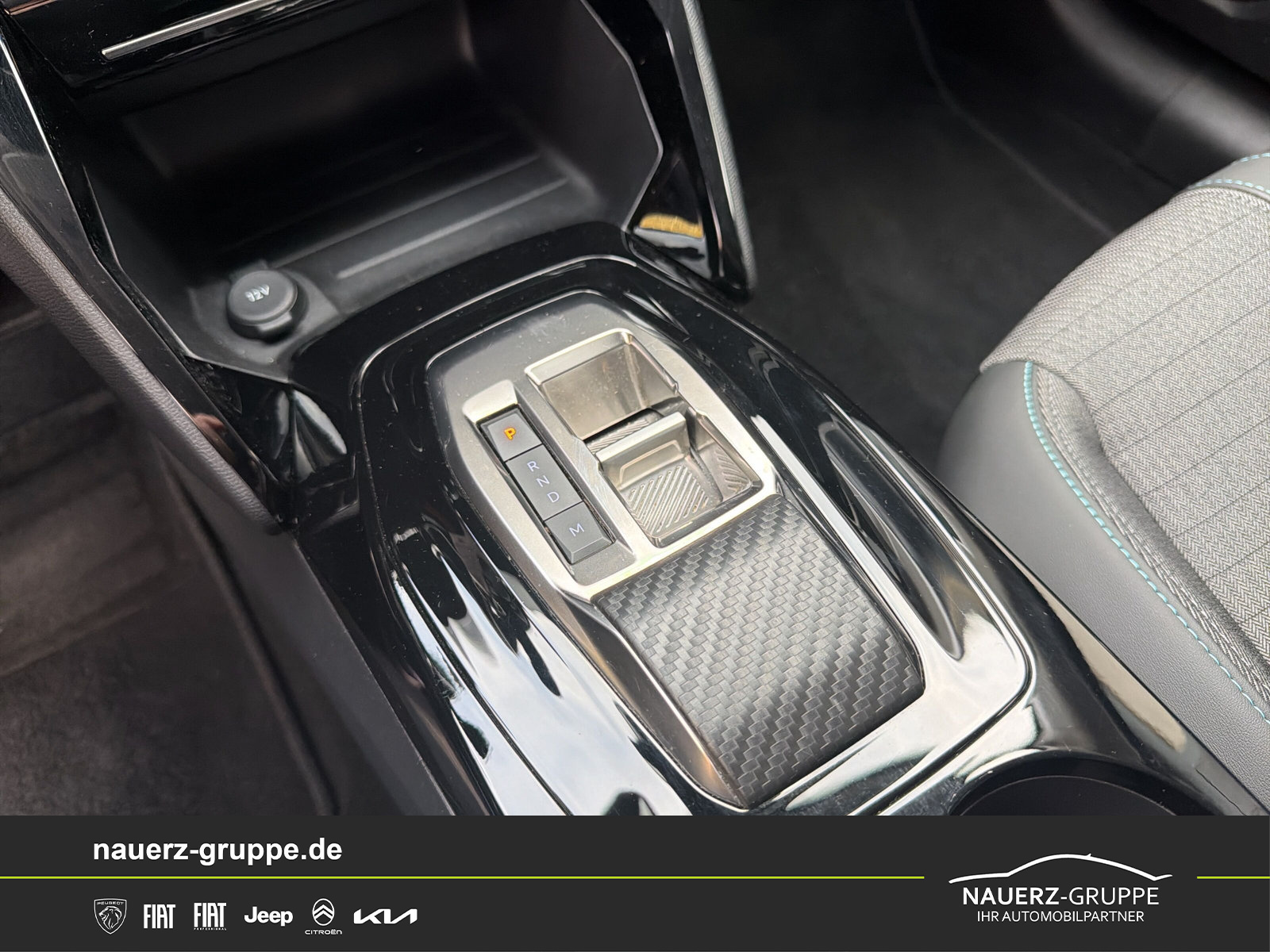 Fahrzeugabbildung Peugeot 208 1.2 PureTech 100 Allure Pack