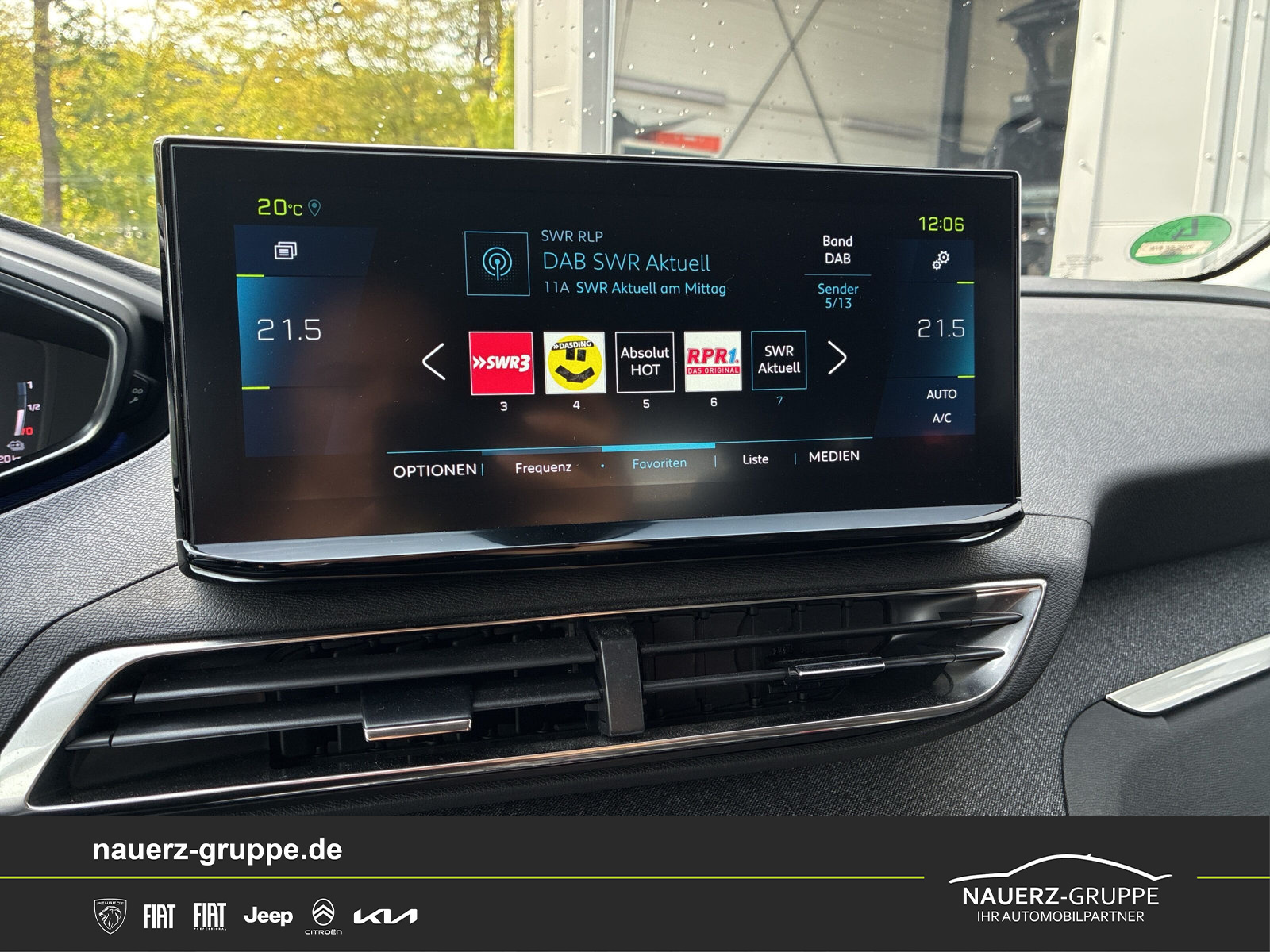 Fahrzeugabbildung Peugeot 3008 Plug-in Hybrid 225 Roadtrip - mit KI generiert/bearbeitet