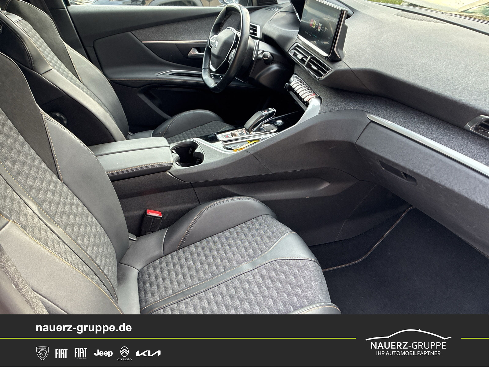 Fahrzeugabbildung Peugeot 3008 Plug-in Hybrid 225 Roadtrip - mit KI generiert/bearbeitet