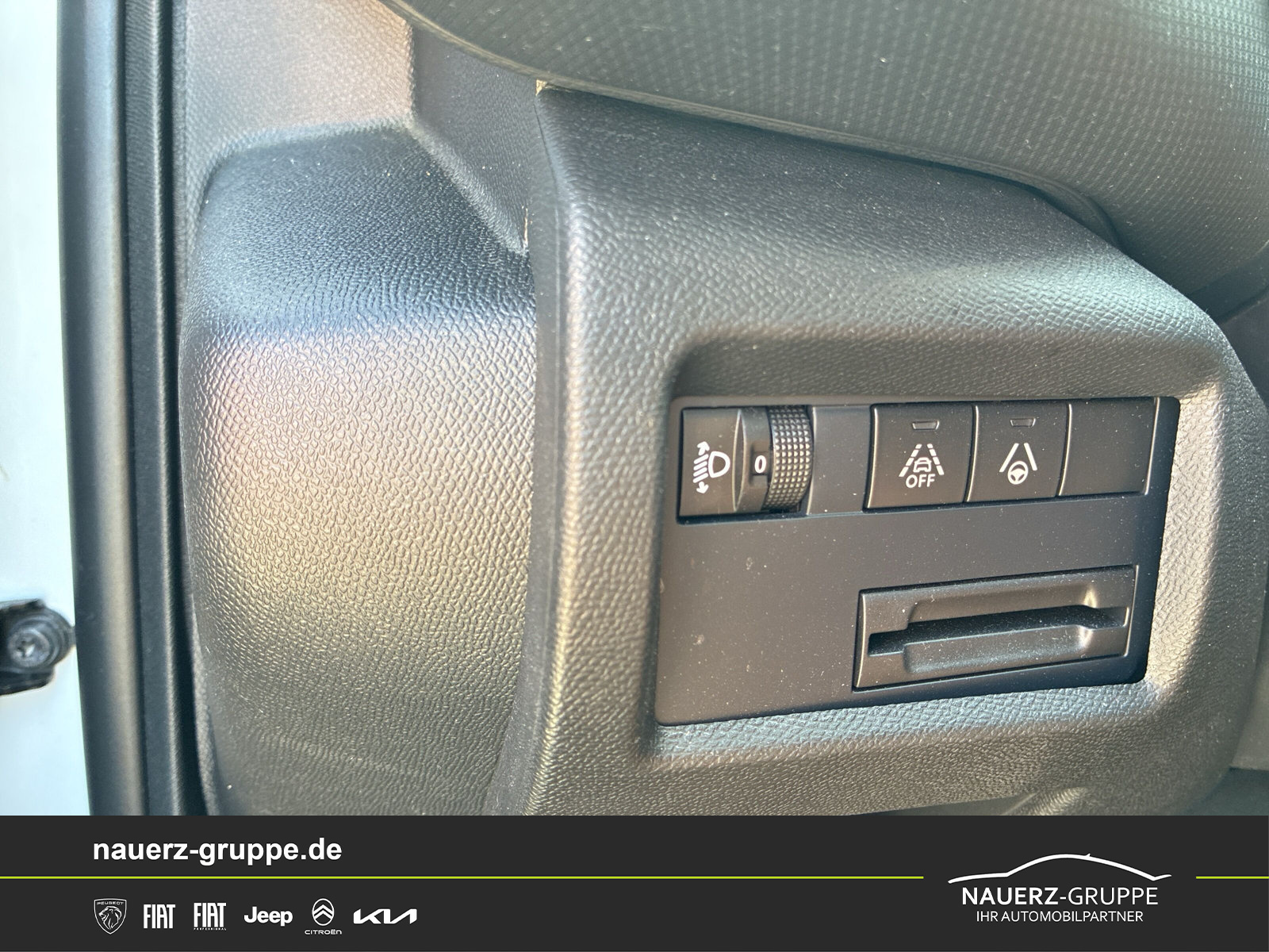 Fahrzeugabbildung Citroen C5 Aircross Shine 130 EAT8 - mit KI generiert/bearbeitet