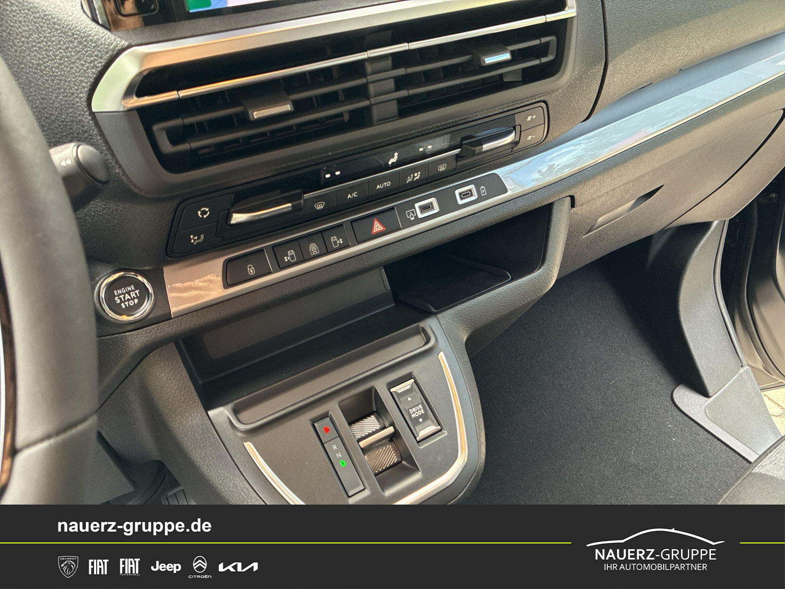 Fahrzeugabbildung Citroen Spacetourer Plus M 180 EAT8 Diesel - mit KI generiert/bearbeitet