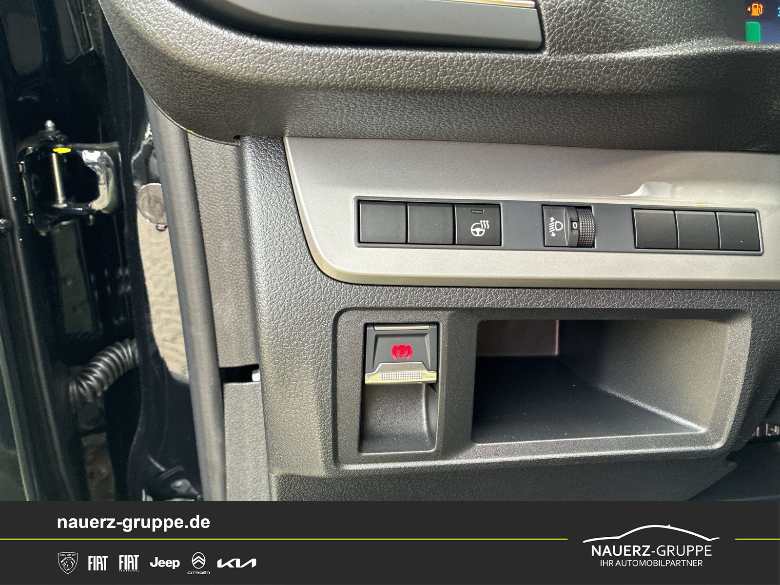 Fahrzeugabbildung Citroen Spacetourer Plus M 180 EAT8 Diesel - mit KI generiert/bearbeitet