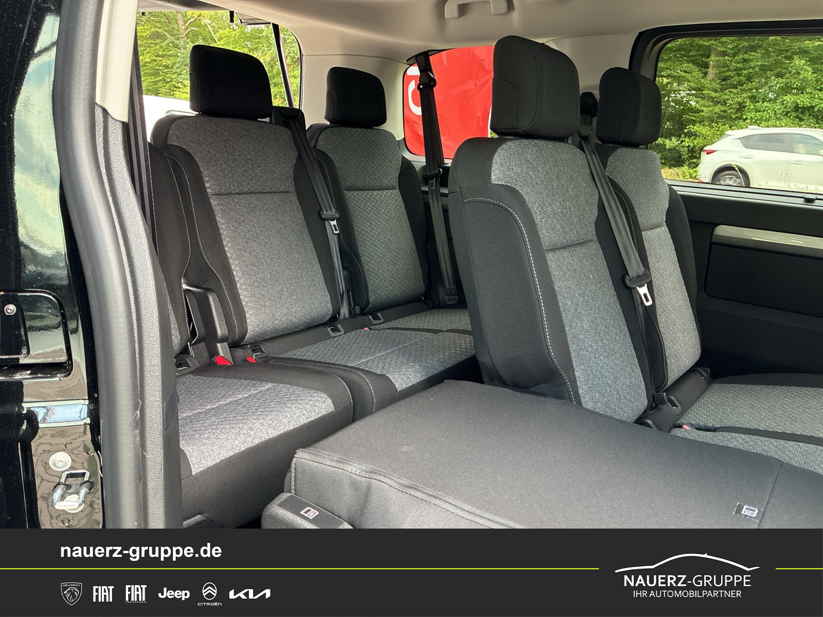 Fahrzeugabbildung Citroen Spacetourer Plus M 180 EAT8 Diesel - mit KI generiert/bearbeitet
