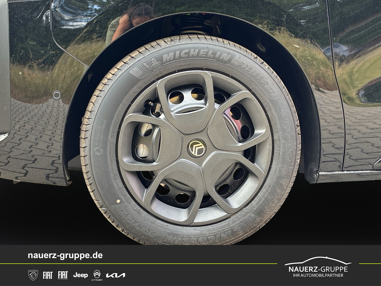 Fahrzeugabbildung Citroen Spacetourer Plus M 180 EAT8 Diesel - mit KI generiert/bearbeitet