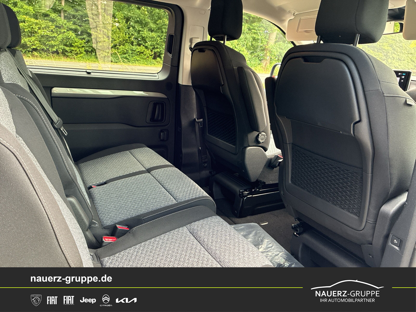 Fahrzeugabbildung Citroen Spacetourer Plus M 180 EAT8 Diesel - mit KI generiert/bearbeitet