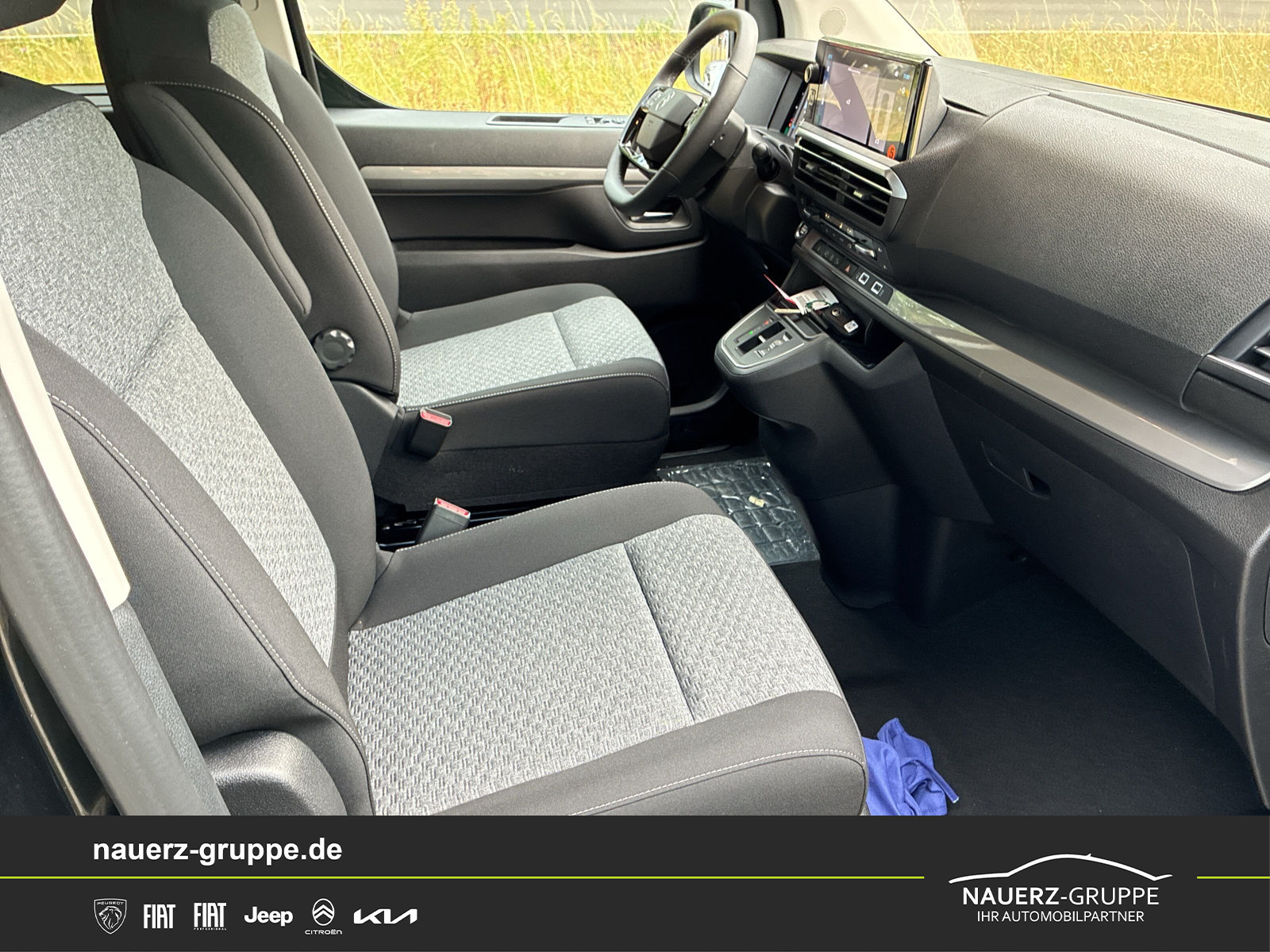 Fahrzeugabbildung Citroen Spacetourer Plus M 180 EAT8 Diesel - mit KI generiert/bearbeitet