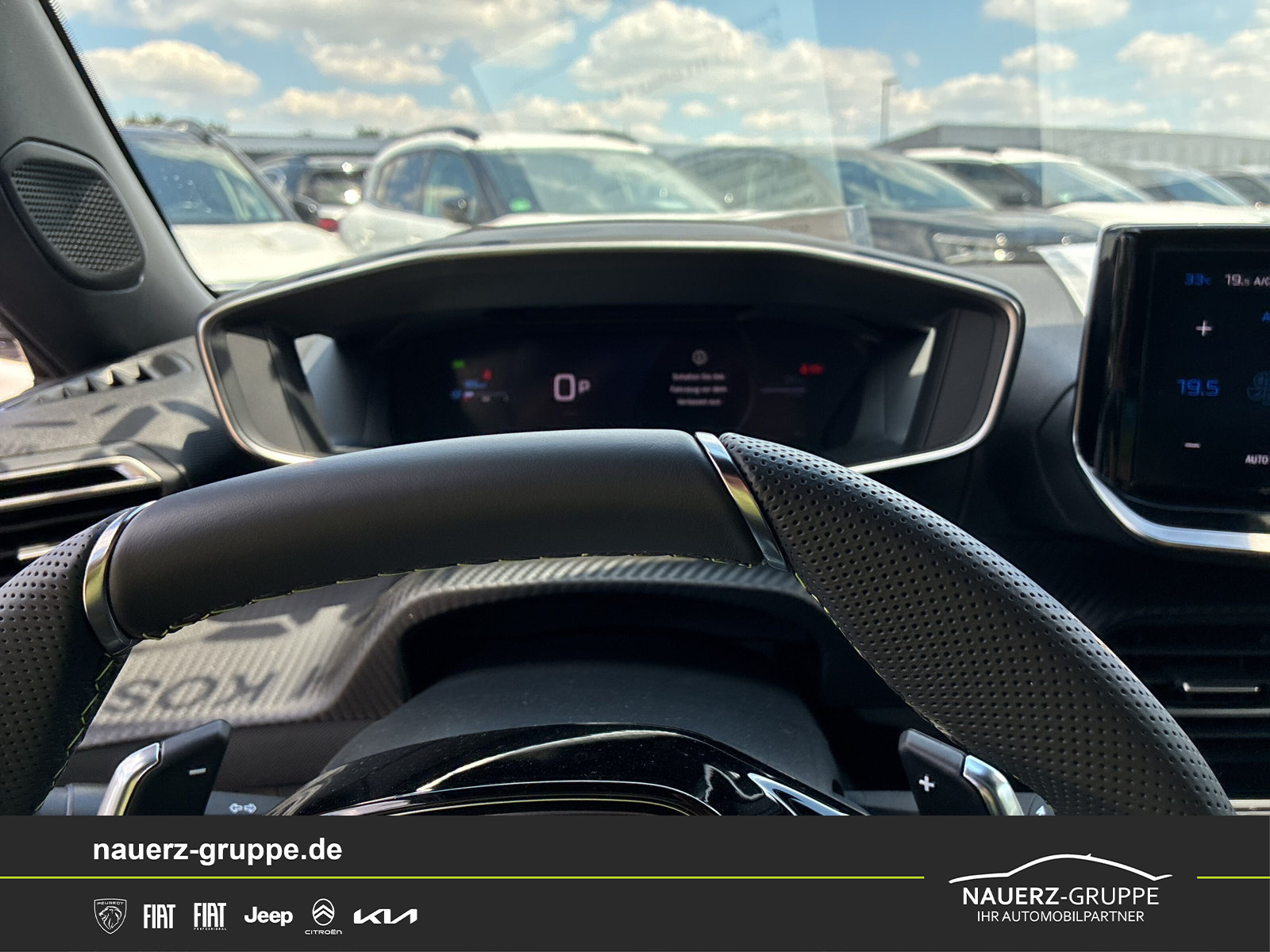 Fahrzeugabbildung Peugeot 2008 Hybrid 145 GT