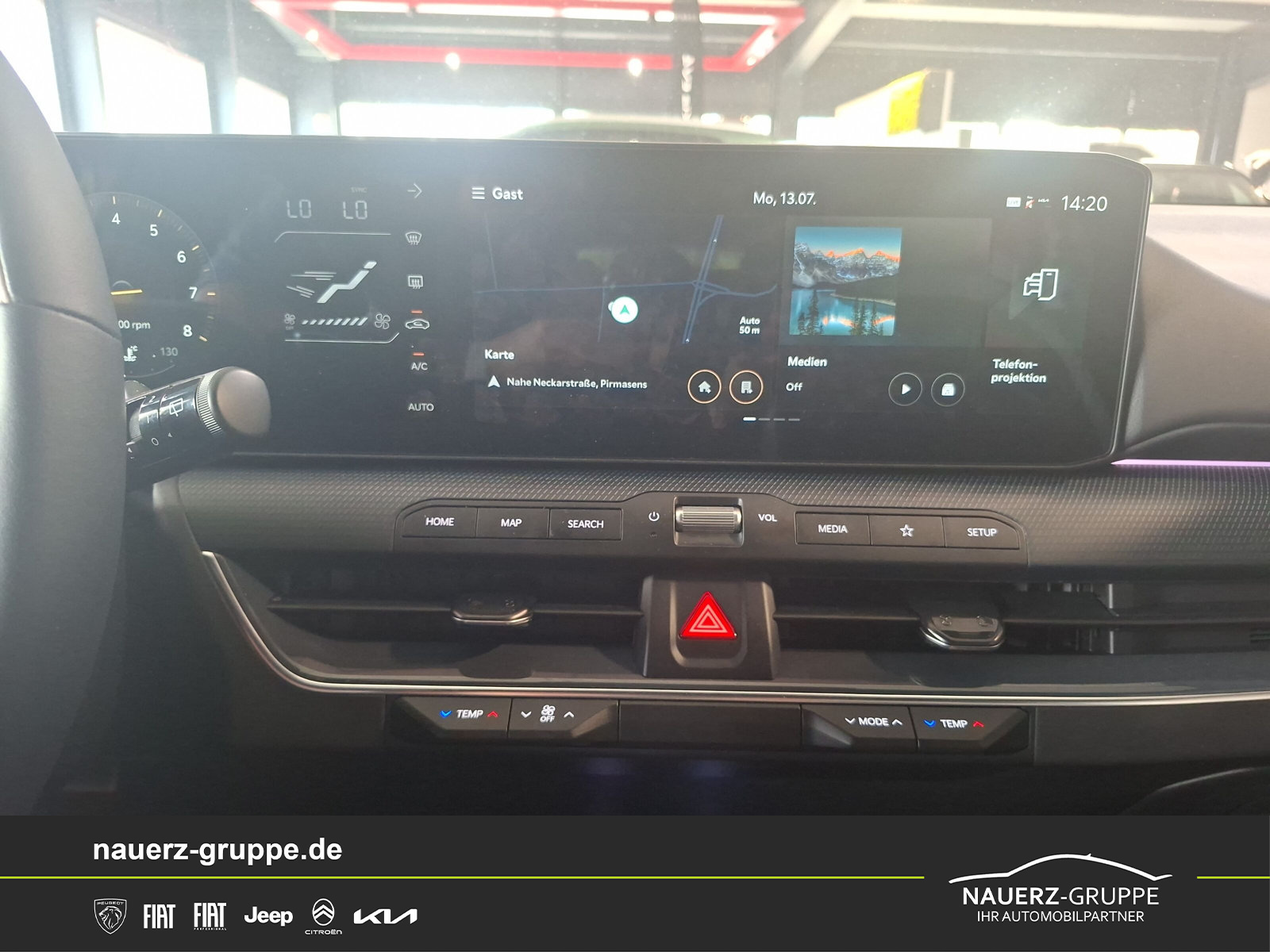 Fahrzeugabbildung Kia K4 Sportswagon 1.6 T-GDI 132 kW GT-Line - mit KI generiert/bearbeitet