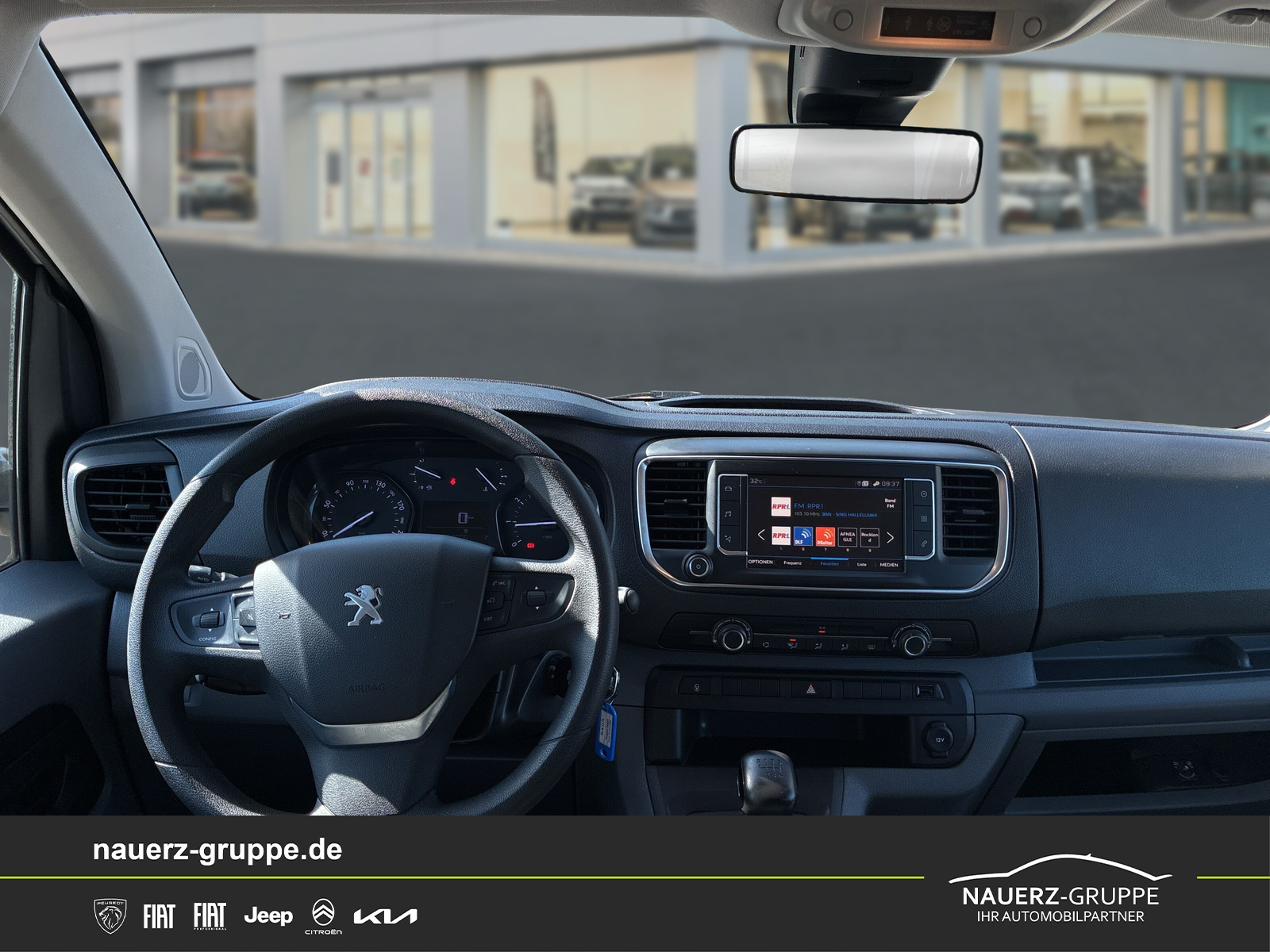 Fahrzeugabbildung Peugeot Expert Kombi L3 120 9 Sitzer