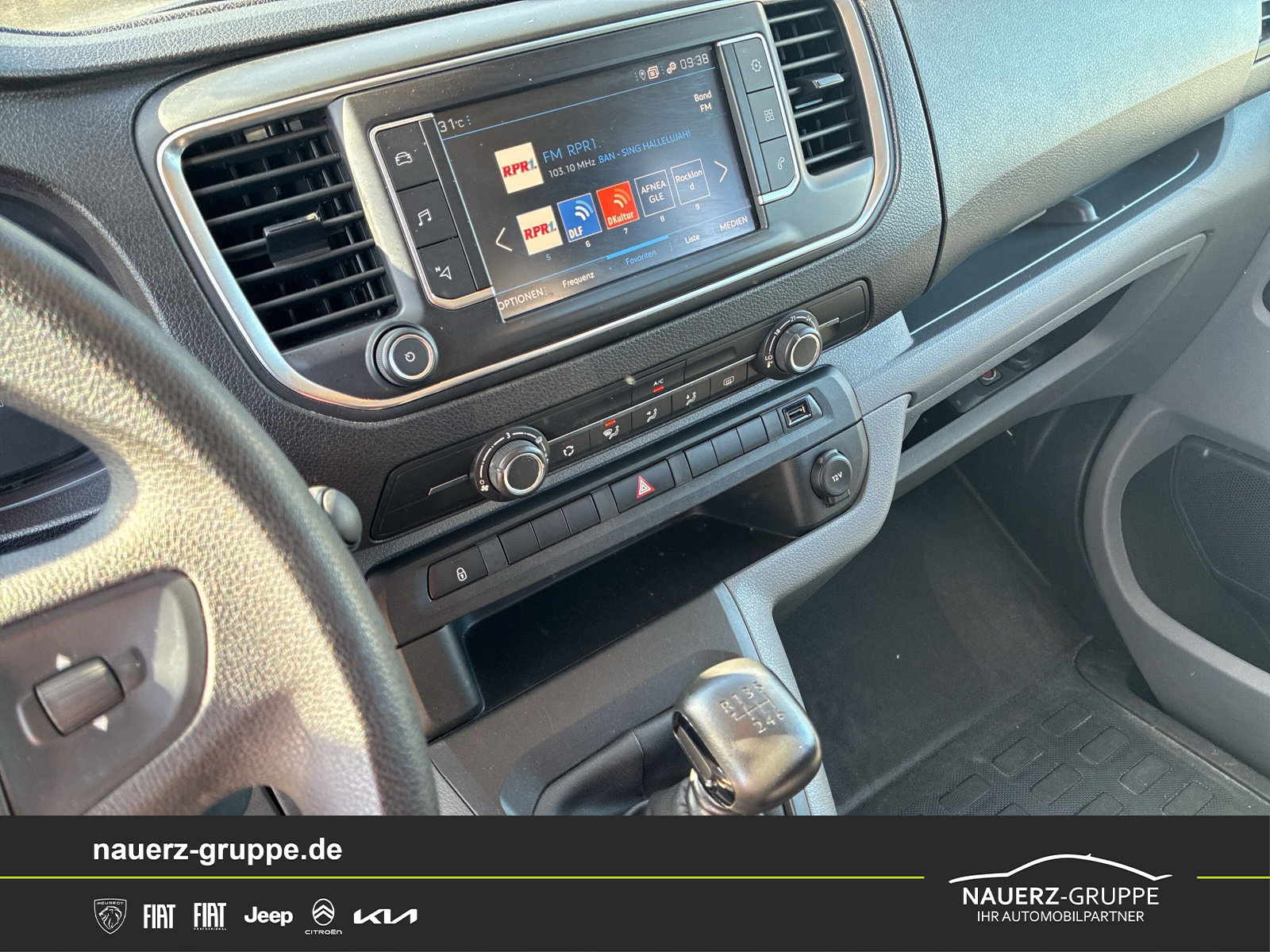 Fahrzeugabbildung Peugeot Expert Kombi L3 120 9 Sitzer