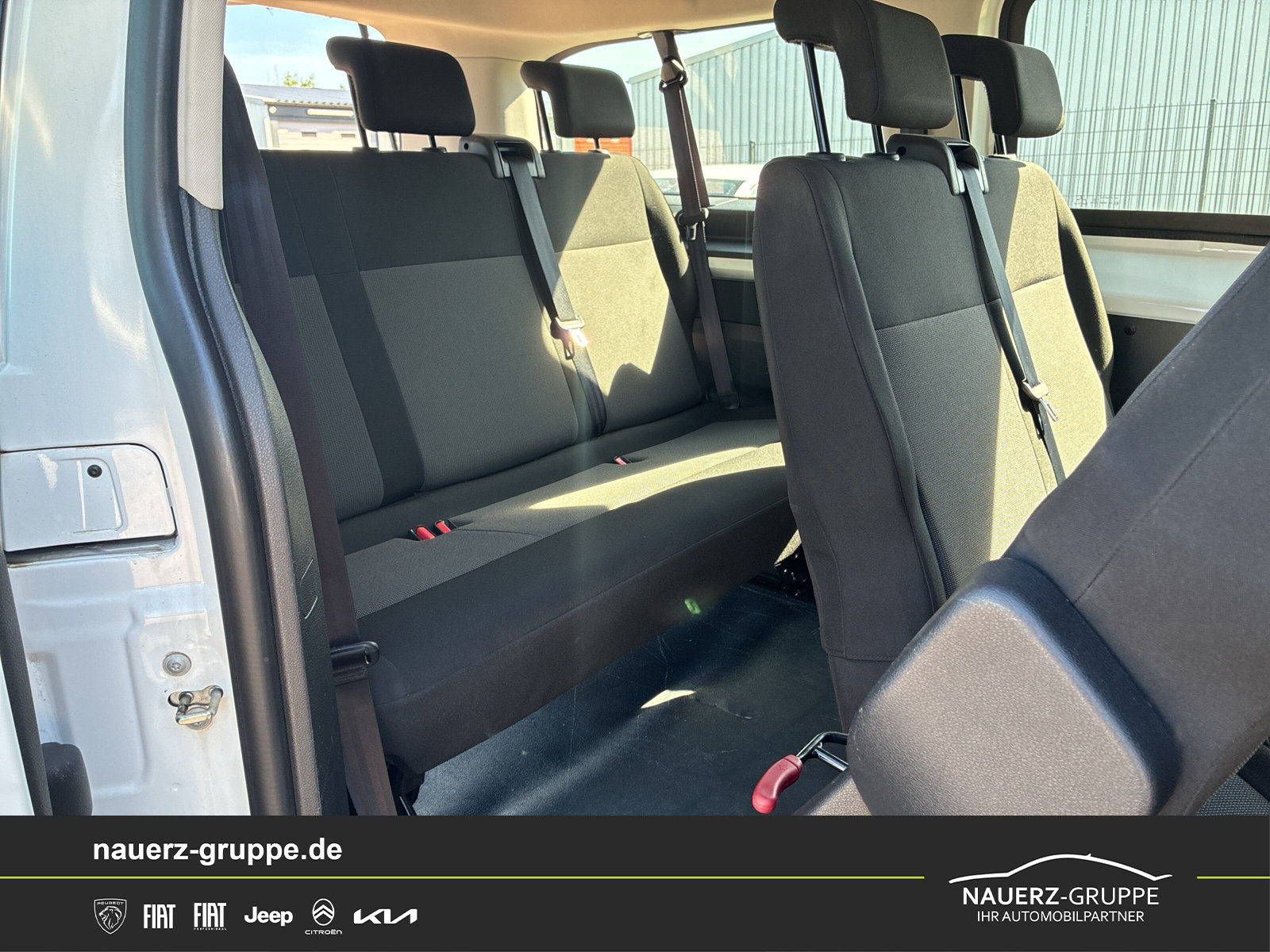 Fahrzeugabbildung Peugeot Expert Kombi L3 120 9 Sitzer