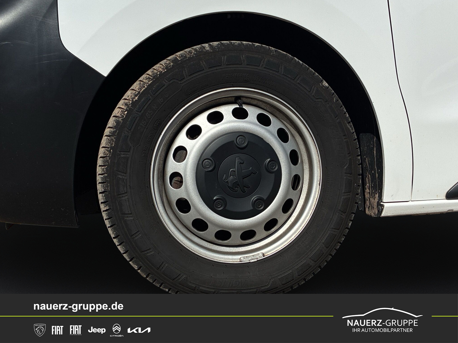 Fahrzeugabbildung Peugeot Expert Kombi L3 120 9 Sitzer
