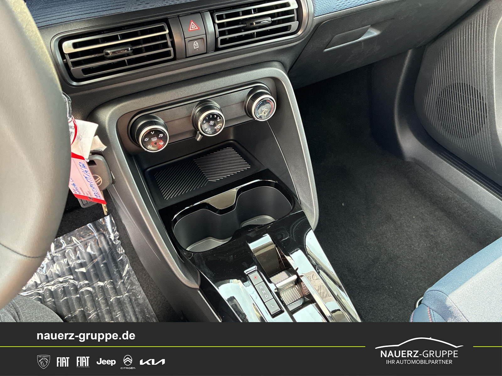 Fahrzeugabbildung Citroen C3 Hybrid 110 COLLECTION - mit KI generiert/bearbeitet