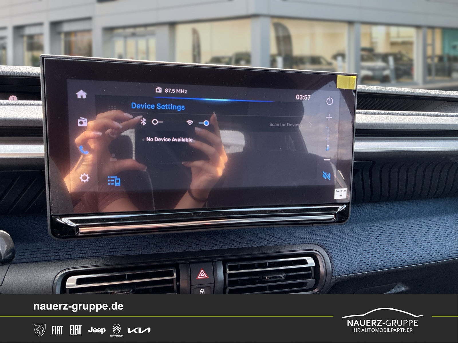 Fahrzeugabbildung Citroen C3 Hybrid 110 COLLECTION - mit KI generiert/bearbeitet